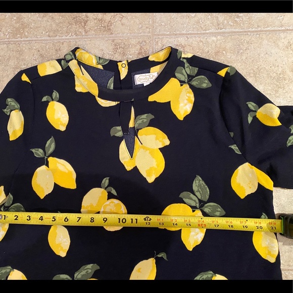 Beautiful Short Sleeve Lemon Print Dress - Picture 7 of 8